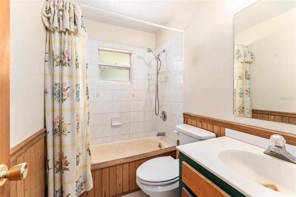 Activo con contrato: $235,000 (3 camas, 3 baños, 1808 Pies cuadrados)