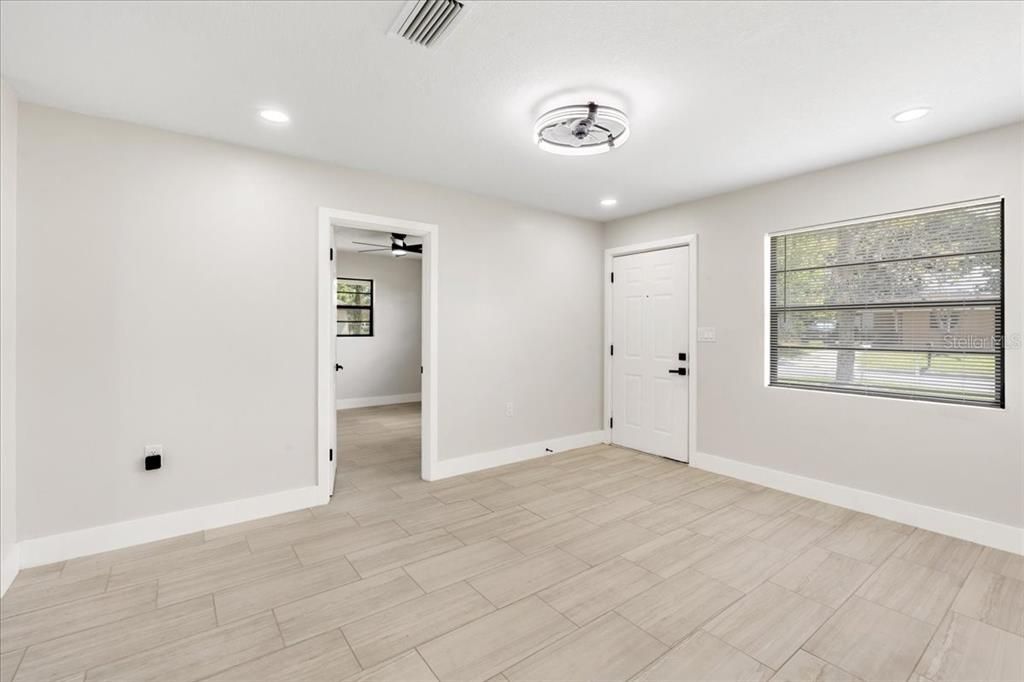 Active With Contract: $324,000 (3 beds, 2 baths, 1080 Square Feet)
