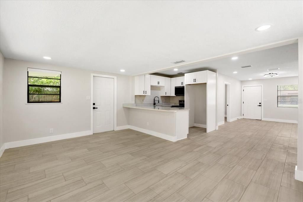 Active With Contract: $324,000 (3 beds, 2 baths, 1080 Square Feet)