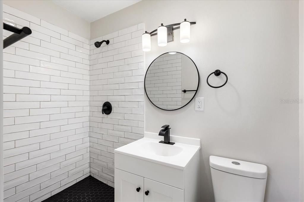 Active With Contract: $324,000 (3 beds, 2 baths, 1080 Square Feet)