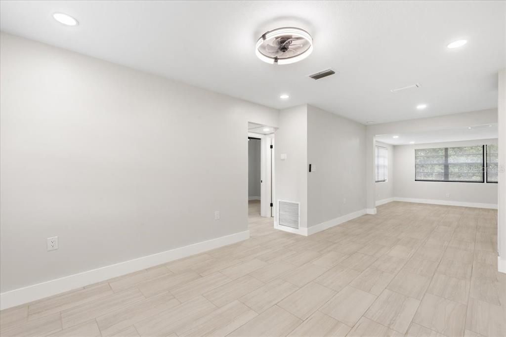 Active With Contract: $324,000 (3 beds, 2 baths, 1080 Square Feet)