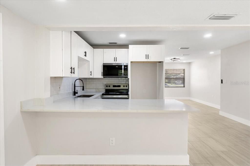 Active With Contract: $324,000 (3 beds, 2 baths, 1080 Square Feet)