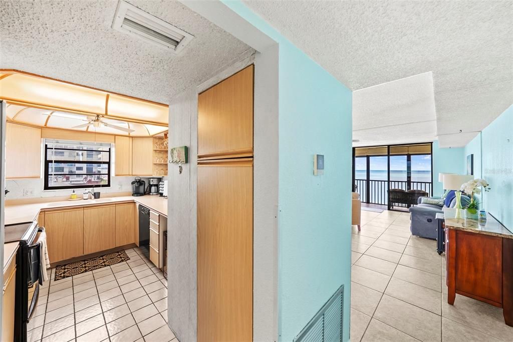 For Sale: $725,000 (2 beds, 2 baths, 1120 Square Feet)