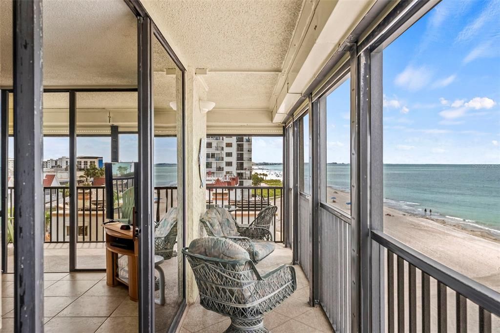 For Sale: $725,000 (2 beds, 2 baths, 1120 Square Feet)