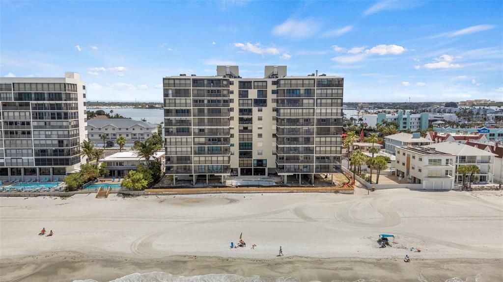 For Sale: $725,000 (2 beds, 2 baths, 1120 Square Feet)