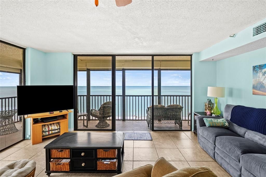 For Sale: $725,000 (2 beds, 2 baths, 1120 Square Feet)