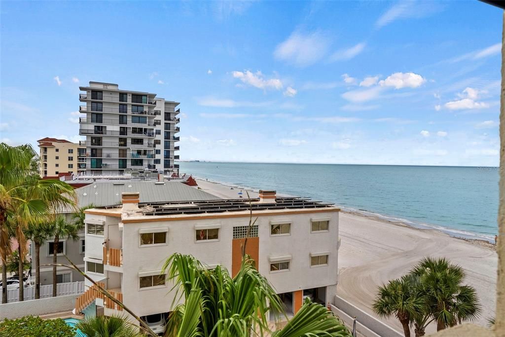 For Sale: $725,000 (2 beds, 2 baths, 1120 Square Feet)