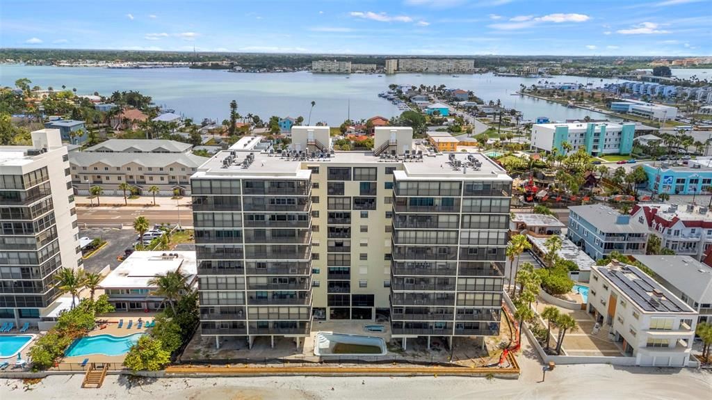 For Sale: $725,000 (2 beds, 2 baths, 1120 Square Feet)