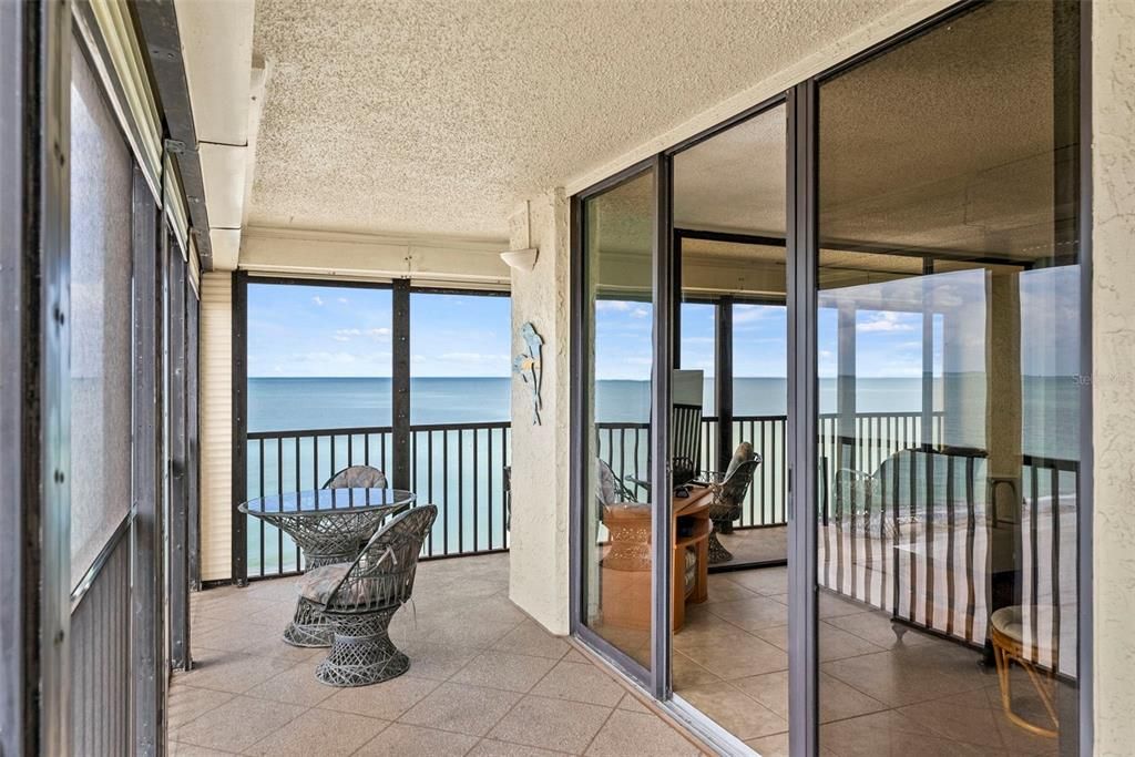 For Sale: $725,000 (2 beds, 2 baths, 1120 Square Feet)
