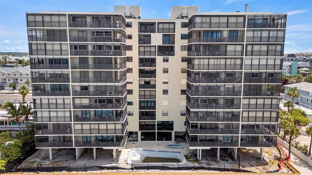 For Sale: $725,000 (2 beds, 2 baths, 1120 Square Feet)