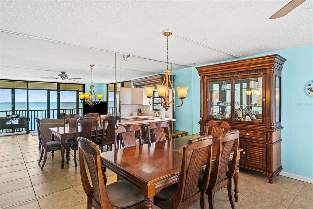 For Sale: $725,000 (2 beds, 2 baths, 1120 Square Feet)