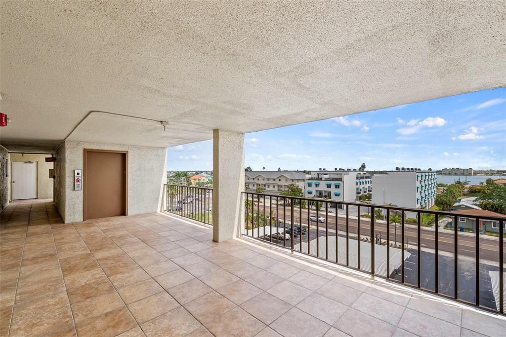 For Sale: $725,000 (2 beds, 2 baths, 1120 Square Feet)