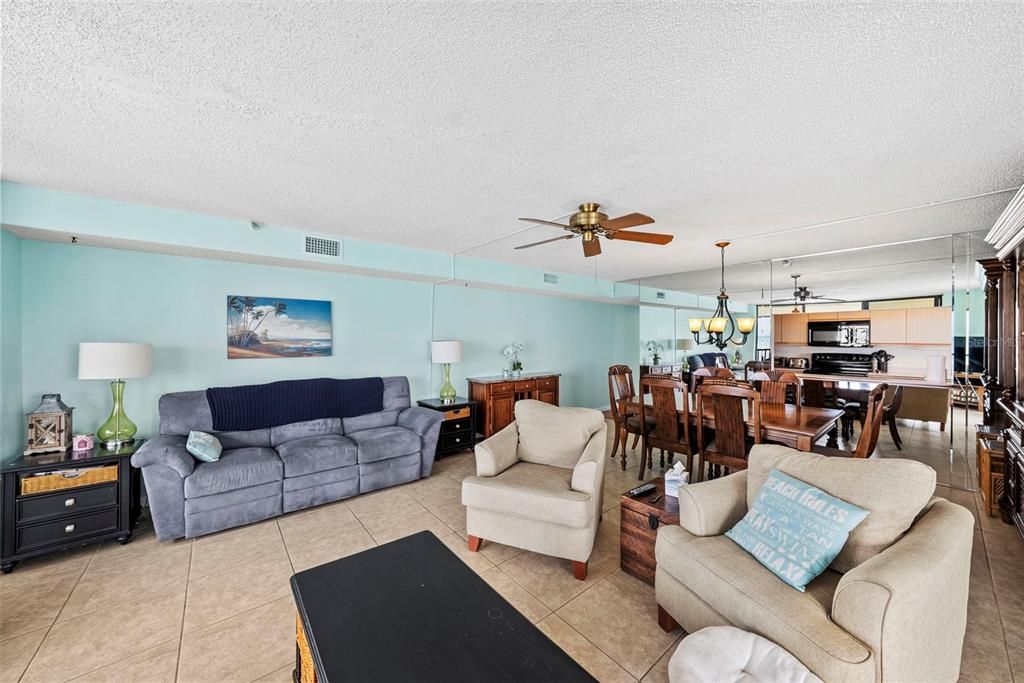 For Sale: $725,000 (2 beds, 2 baths, 1120 Square Feet)