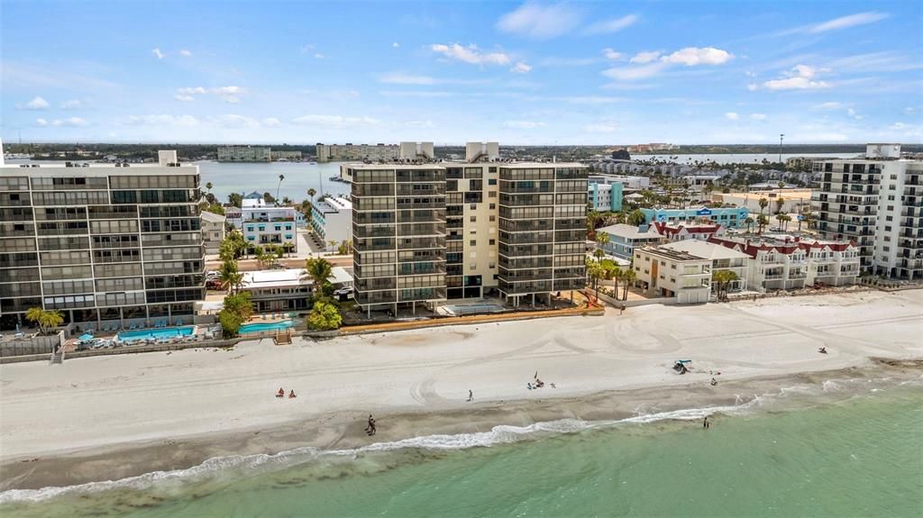 For Sale: $725,000 (2 beds, 2 baths, 1120 Square Feet)
