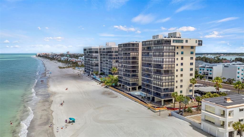 For Sale: $725,000 (2 beds, 2 baths, 1120 Square Feet)