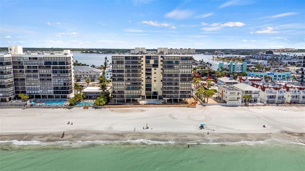 For Sale: $725,000 (2 beds, 2 baths, 1120 Square Feet)