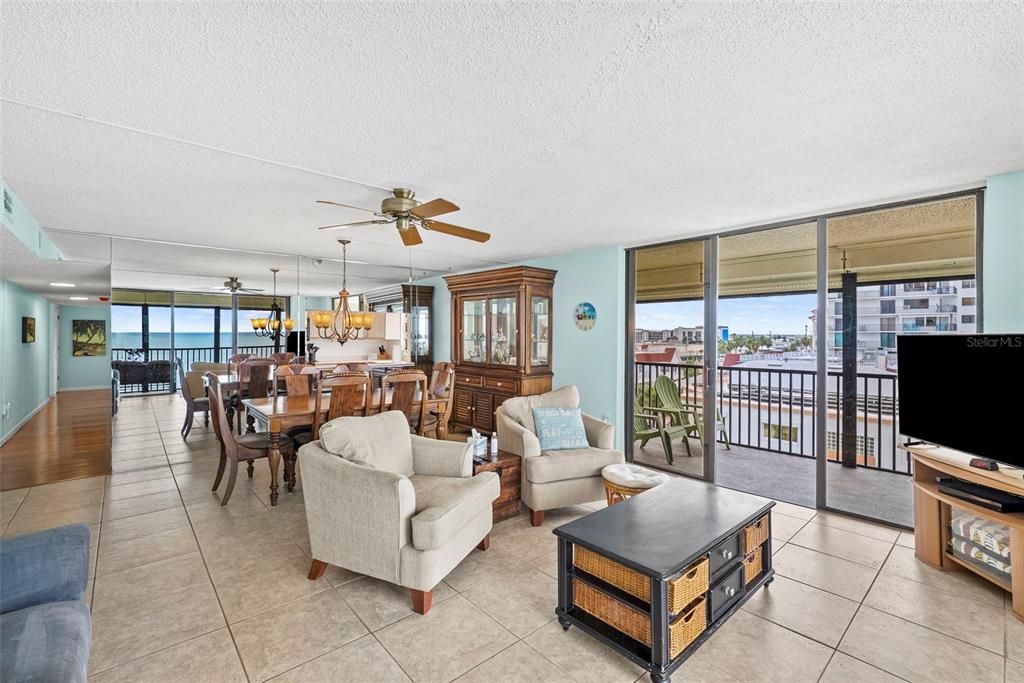 For Sale: $725,000 (2 beds, 2 baths, 1120 Square Feet)