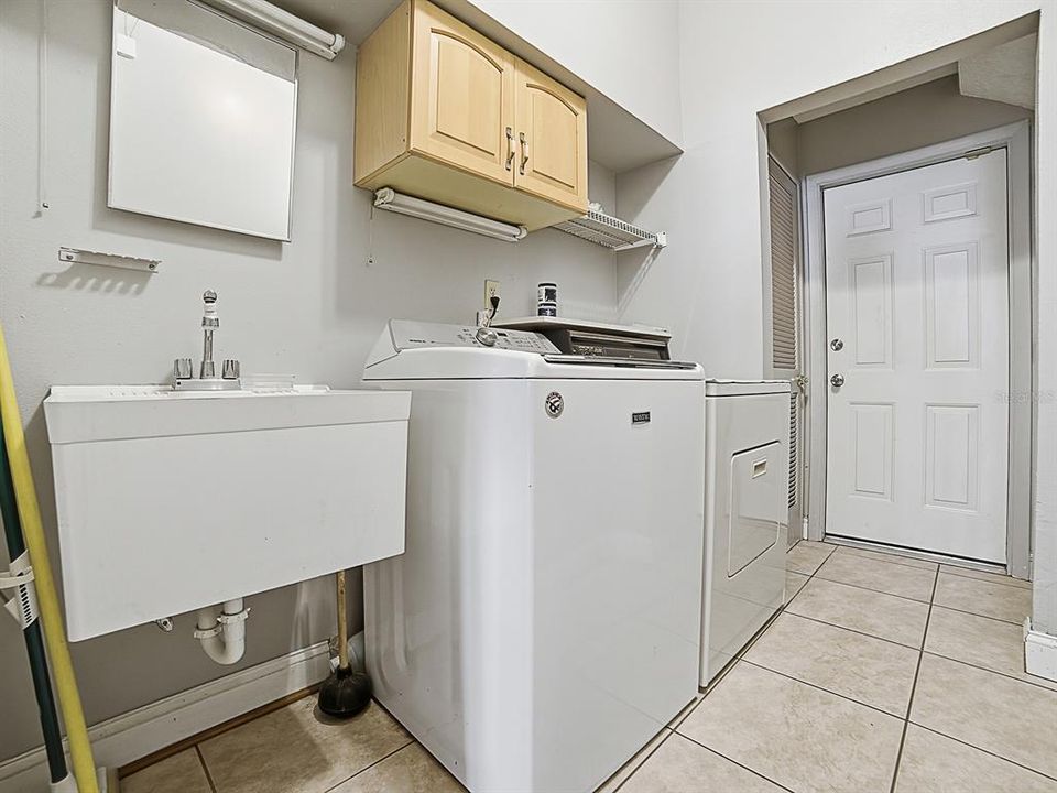 На продажу: $899,000 (4 спален, 2 ванн, 2555 Квадратных фут)
