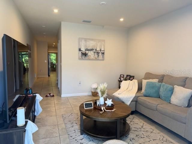For Rent: $2,200 (3 beds, 2 baths, 1632 Square Feet)