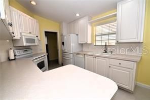 For Rent: $2,900 (2 beds, 2 baths, 1693 Square Feet)