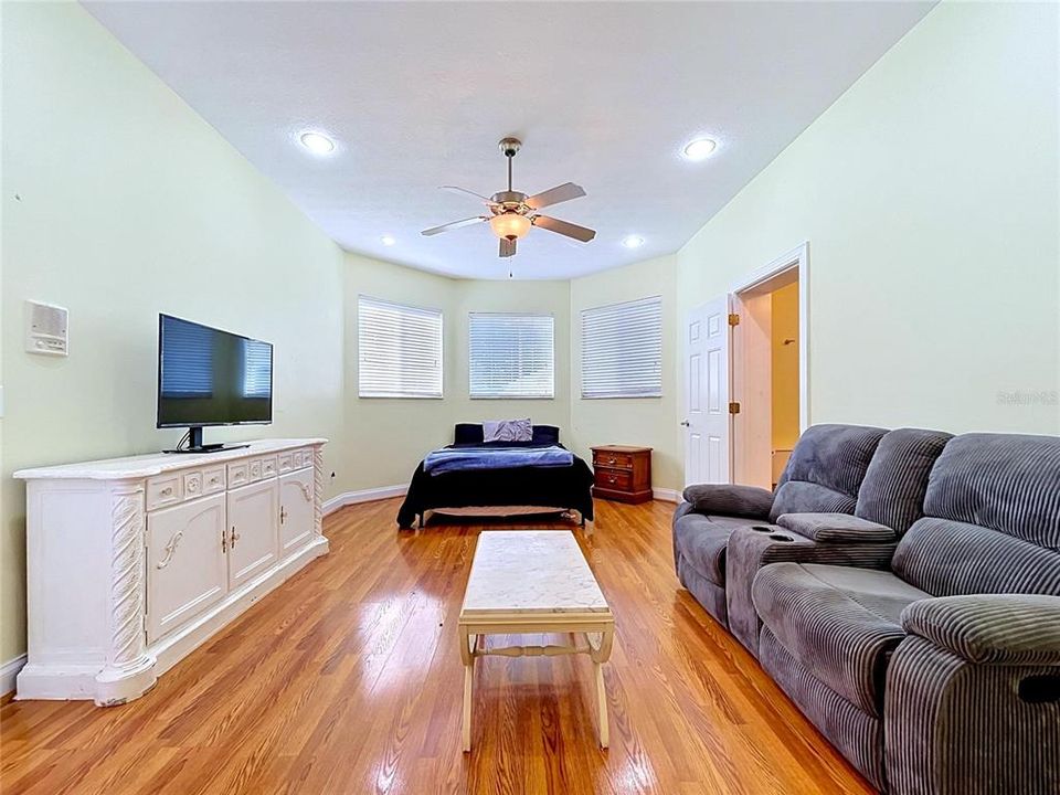 For Sale: $1,325,000 (4 beds, 3 baths, 4505 Square Feet)