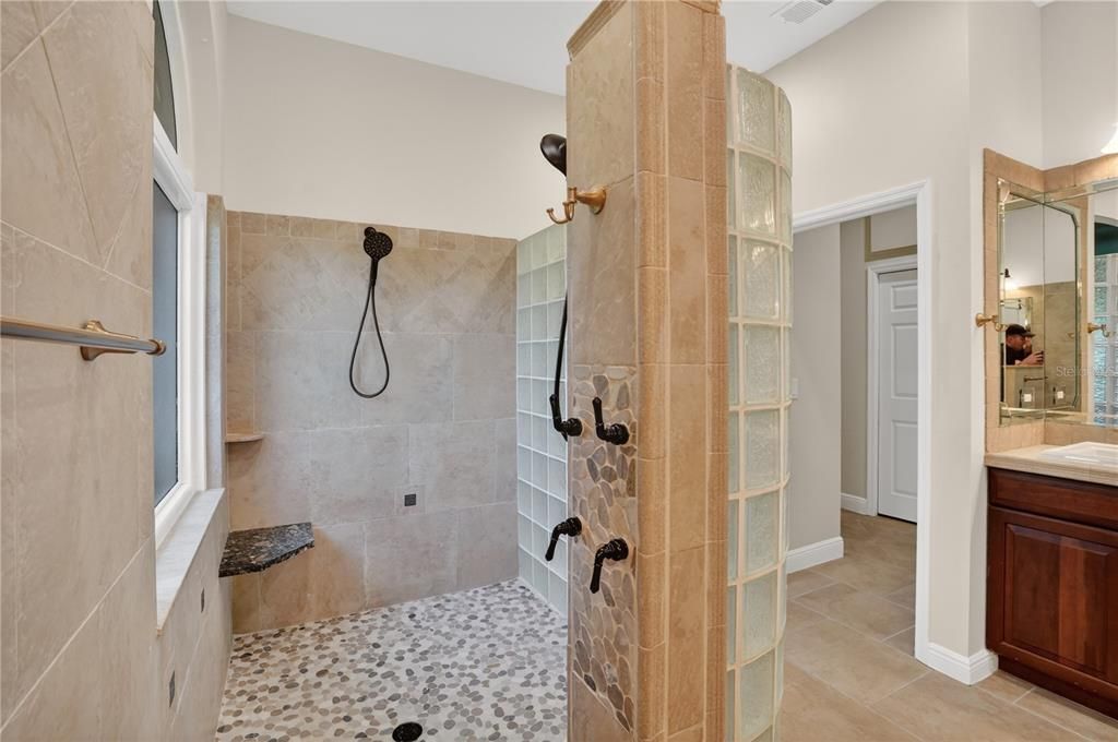 En Venta: $745,000 (3 camas, 3 baños, 2793 Pies cuadrados)