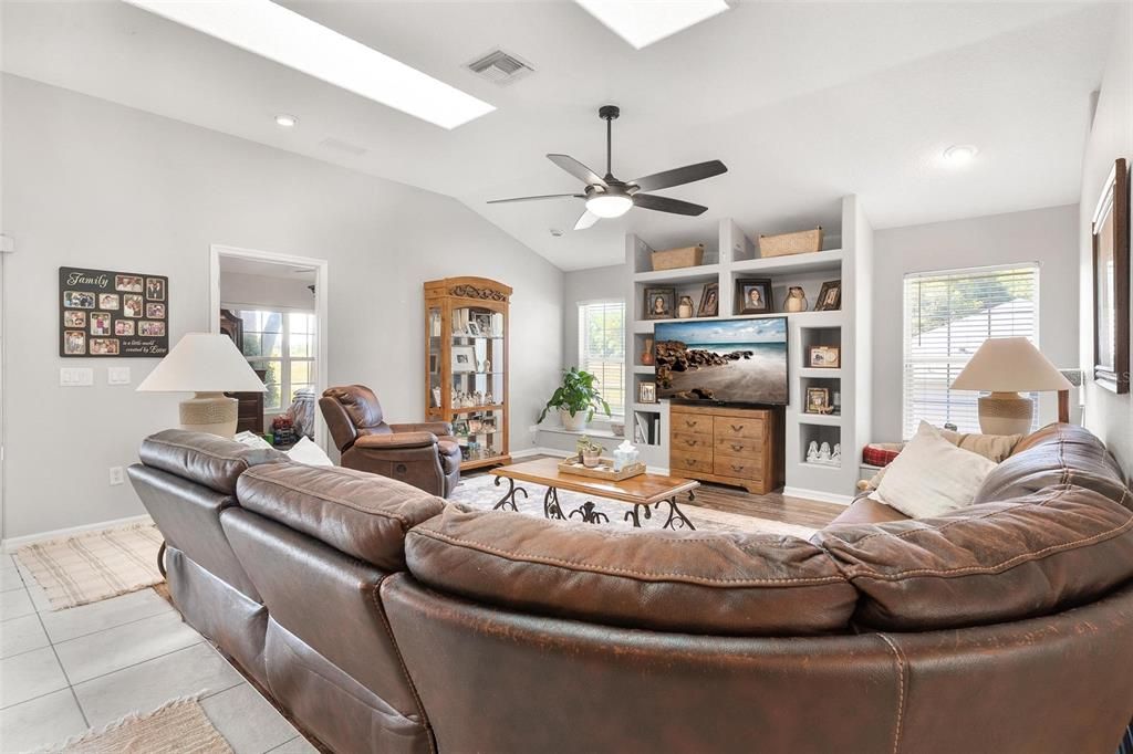 En Venta: $499,900 (3 camas, 2 baños, 2472 Pies cuadrados)