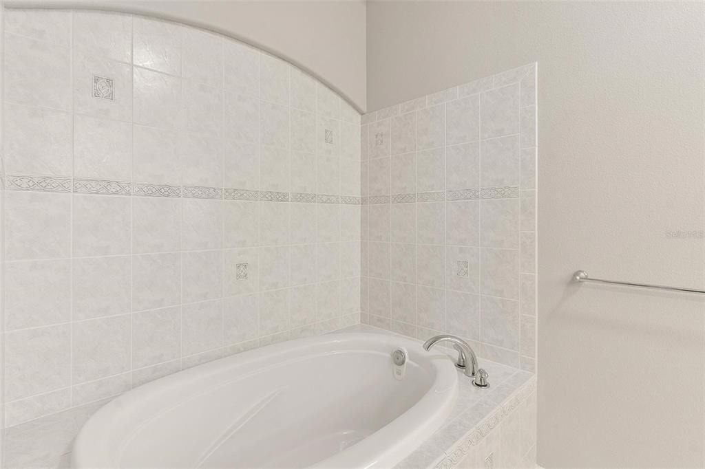 En Venta: $499,900 (3 camas, 2 baños, 2472 Pies cuadrados)
