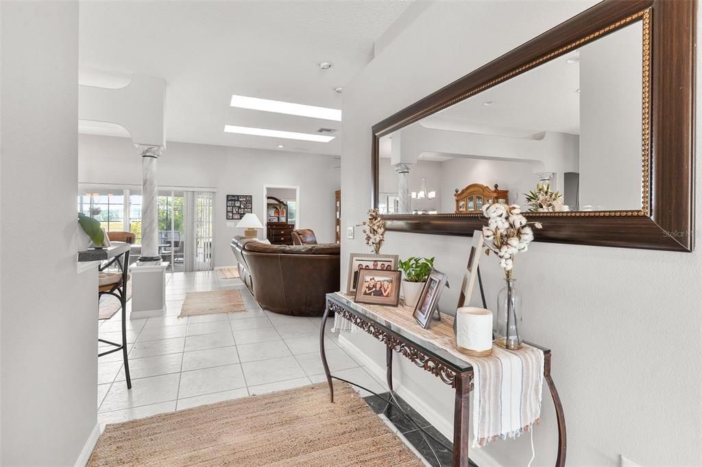 En Venta: $499,900 (3 camas, 2 baños, 2472 Pies cuadrados)