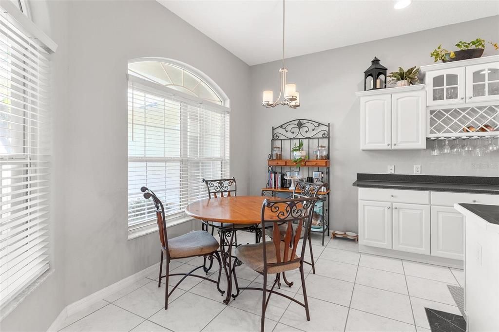En Venta: $499,900 (3 camas, 2 baños, 2472 Pies cuadrados)