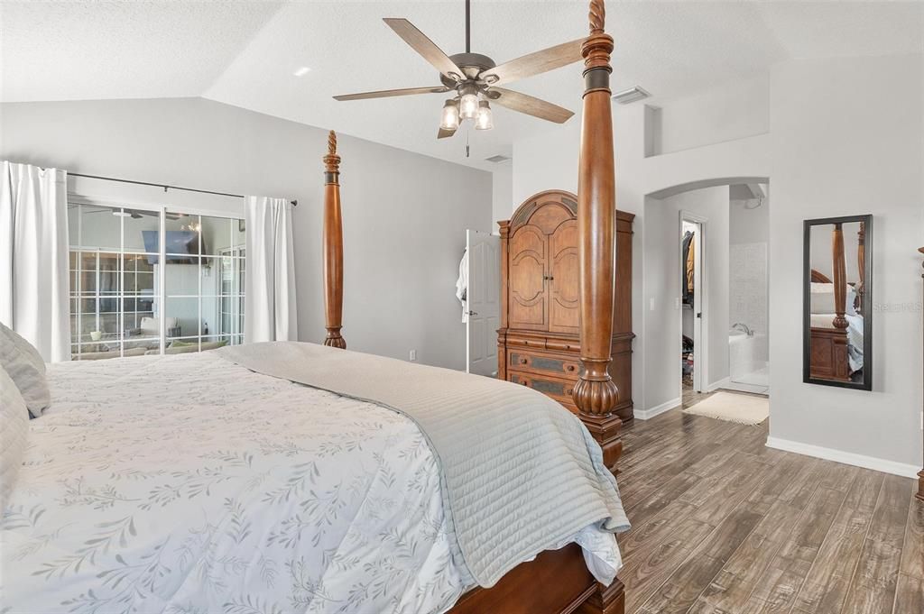 En Venta: $499,900 (3 camas, 2 baños, 2472 Pies cuadrados)
