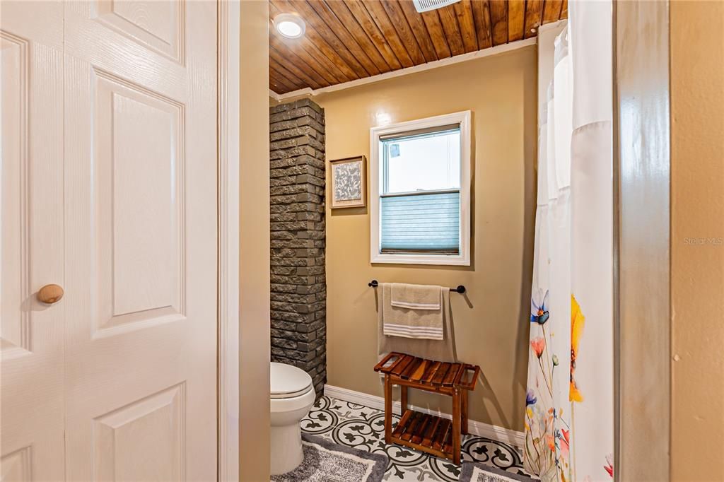На продажу: $449,900 (4 спален, 2 ванн, 1696 Квадратных фут)