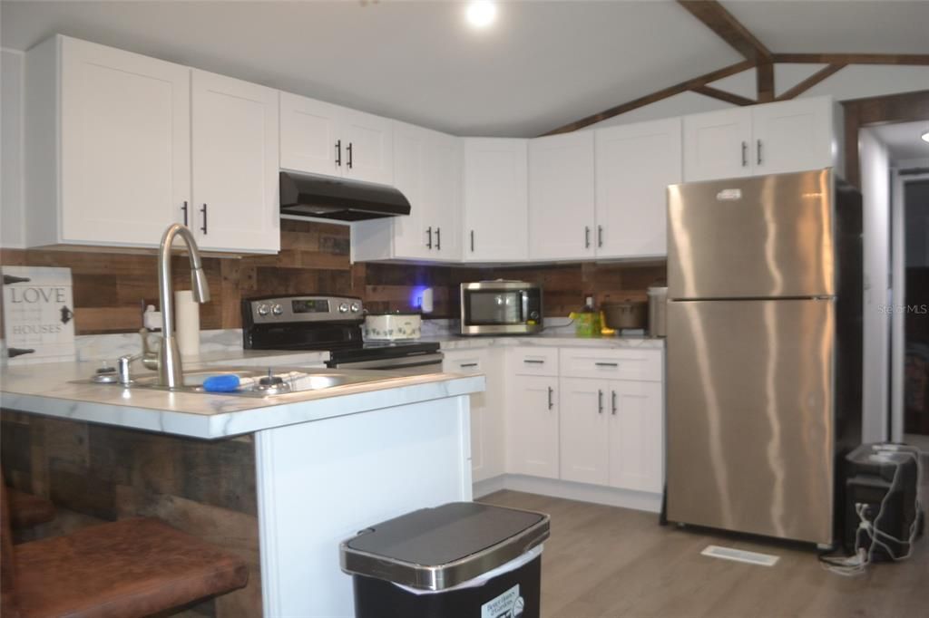 For Sale: $150,000 (1 beds, 1 baths, 616 Square Feet)