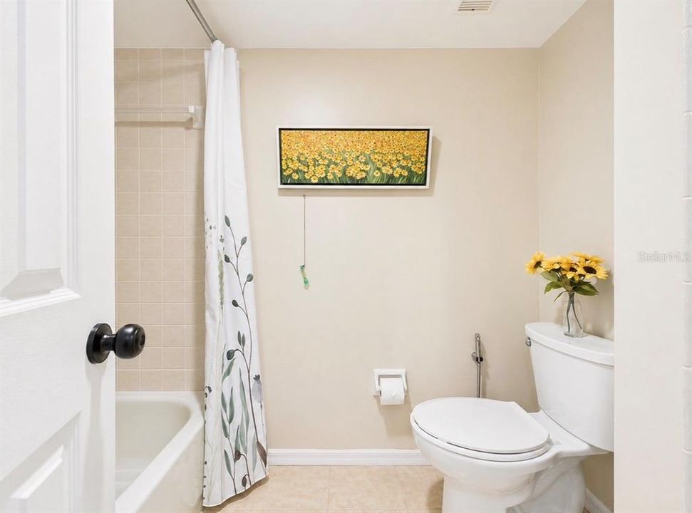 For Rent: $2,200 (2 beds, 2 baths, 1185 Square Feet)