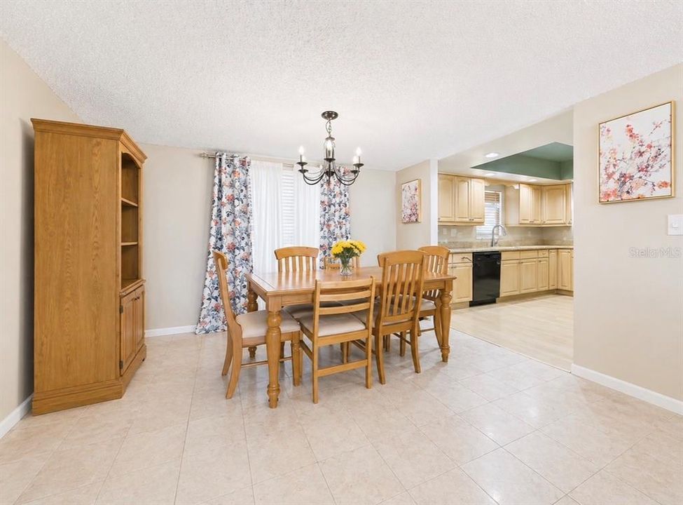For Rent: $2,200 (2 beds, 2 baths, 1185 Square Feet)