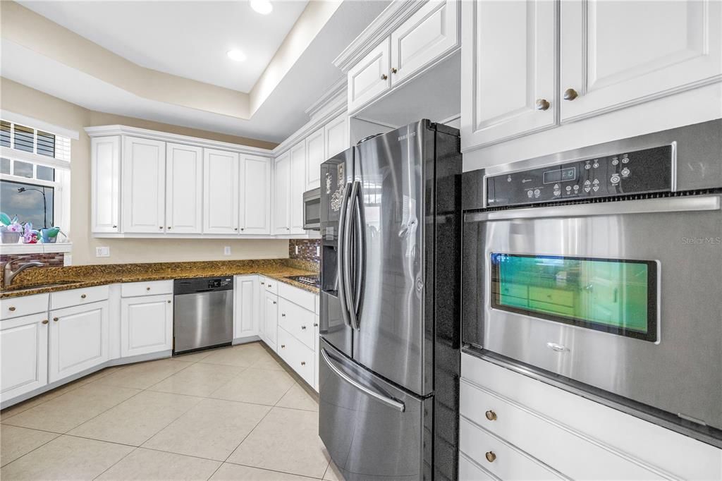 En Venta: $895,000 (3 camas, 2 baños, 2437 Pies cuadrados)