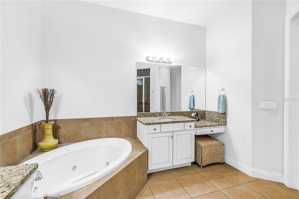 En Venta: $895,000 (3 camas, 2 baños, 2437 Pies cuadrados)