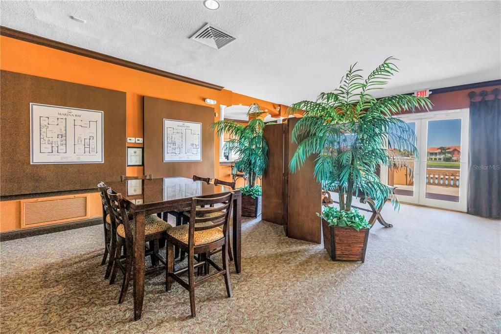 En Venta: $895,000 (3 camas, 2 baños, 2437 Pies cuadrados)