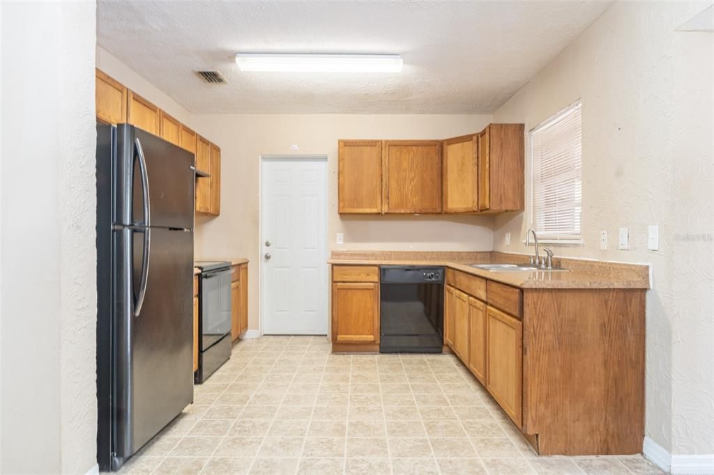 Activo con contrato: $325,000 (3 camas, 2 baños, 1258 Pies cuadrados)