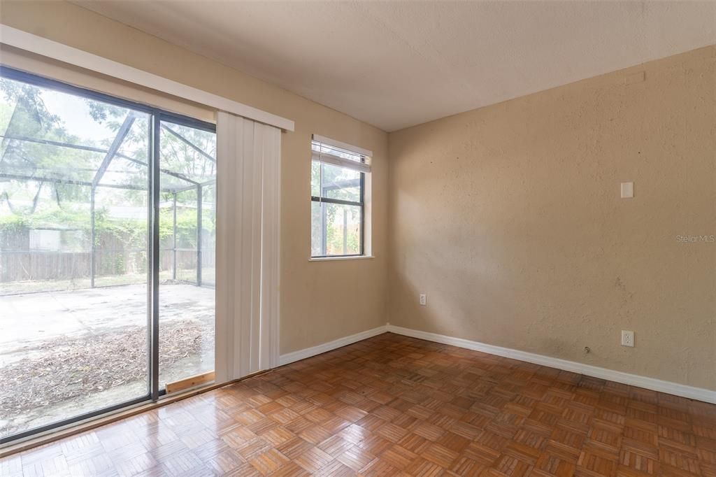 Activo con contrato: $325,000 (3 camas, 2 baños, 1258 Pies cuadrados)