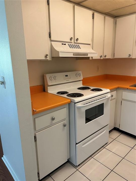 For Rent: $1,495 (2 beds, 1 baths, 837 Square Feet)