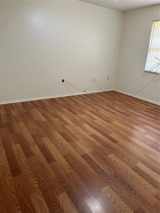 For Rent: $1,495 (2 beds, 1 baths, 837 Square Feet)