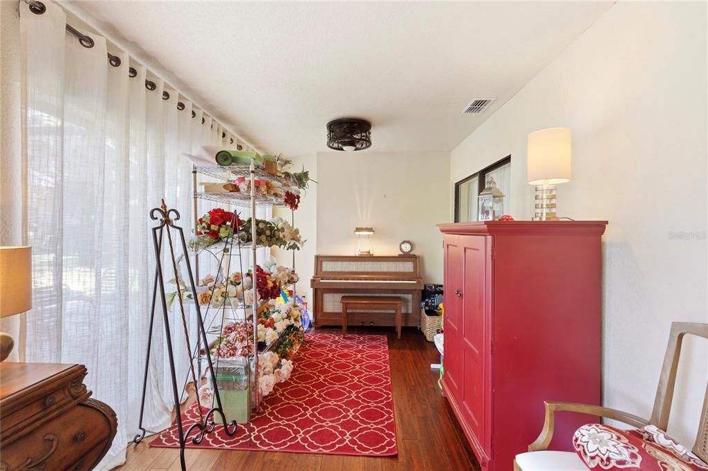 En Venta: $458,000 (2 camas, 2 baños, 1660 Pies cuadrados)