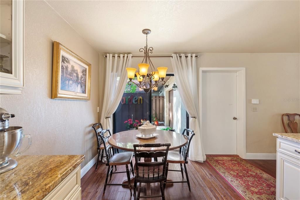 En Venta: $458,000 (2 camas, 2 baños, 1660 Pies cuadrados)