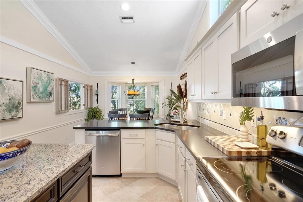 For Sale: $1,599,000 (3 beds, 3 baths, 2920 Square Feet)