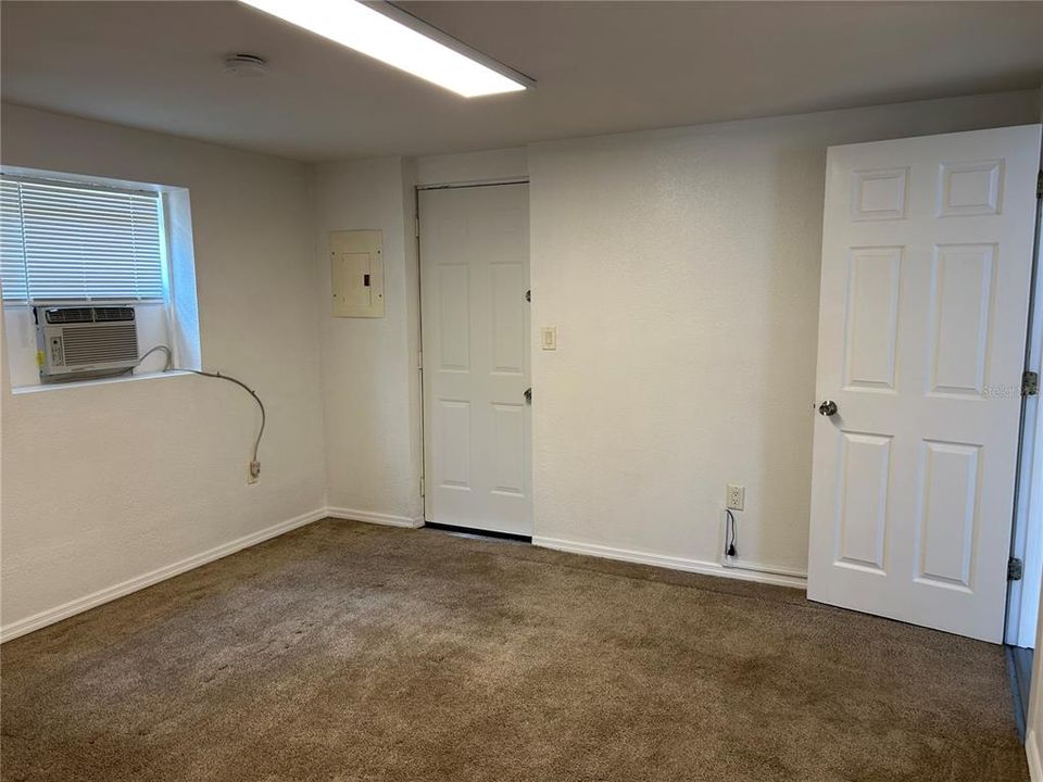 Active With Contract: $950 (1 beds, 1 baths, 500 Square Feet)