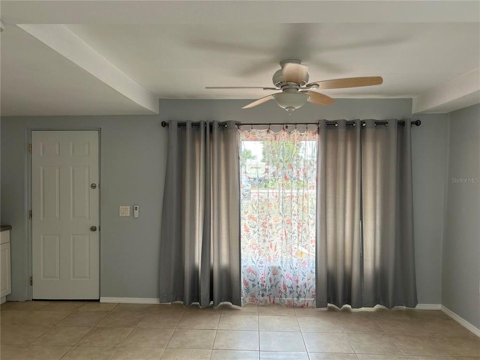 Active With Contract: $950 (1 beds, 1 baths, 500 Square Feet)
