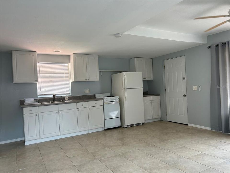 Active With Contract: $950 (1 beds, 1 baths, 500 Square Feet)