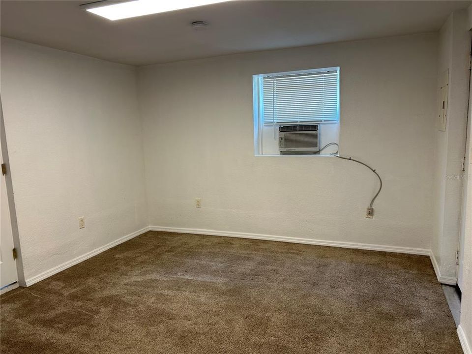 Active With Contract: $950 (1 beds, 1 baths, 500 Square Feet)