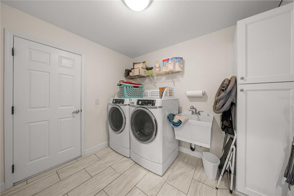 For Sale: $549,900 (4 beds, 2 baths, 2255 Square Feet)